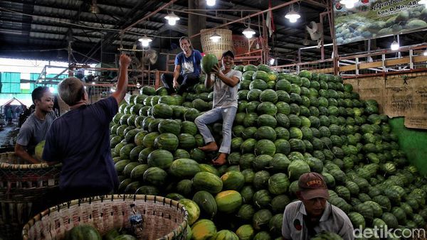 Manisnya Permintaan Buah Segar di Bulan Ramadan