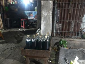 Jangan Suka Isi Bensin Eceran, Pokoknya Jangan! Jangan Suka Isi Bensin Eceran, Pokoknya Jangan!