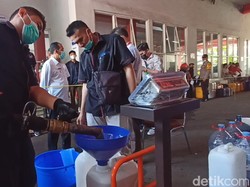 Pedagang Pasar Cimahi dapat 12 Ton Minyak Curah Murah
