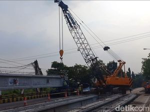 Girder Jembatan Balun Terpasang Lebih Cepat, Lalin Tuban-Surabaya Sudah Dibuka Girder Jembatan Balun Terpasang Lebih Cepat, Lalin Tuban-Surabaya Sudah Dibuka