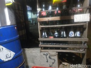 Beli Pertalite Pakai Jeriken Dilarang, Penjual Eceran: Nggak Boleh ya Gak Jualan Beli Pertalite Pakai Jeriken Dilarang, Penjual Eceran: Nggak Boleh ya Gak Jualan