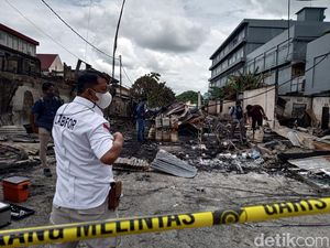 Polisi Usut Penyebab Kebakaran di Timika Papua, Kerugian Ditaksir Rp 1,5 M Polisi Usut Penyebab Kebakaran di Timika Papua, Kerugian Ditaksir Rp 1,5 M