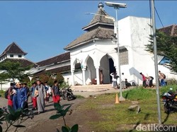 Tarawih 8 Jam di Magetan yang Baca 30 Juz Al-Quran