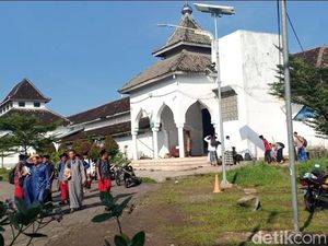 Tarawih 8 Jam di Magetan yang Baca 30 Juz Al-Quran Tarawih 8 Jam di Magetan yang Baca 30 Juz Al-Quran