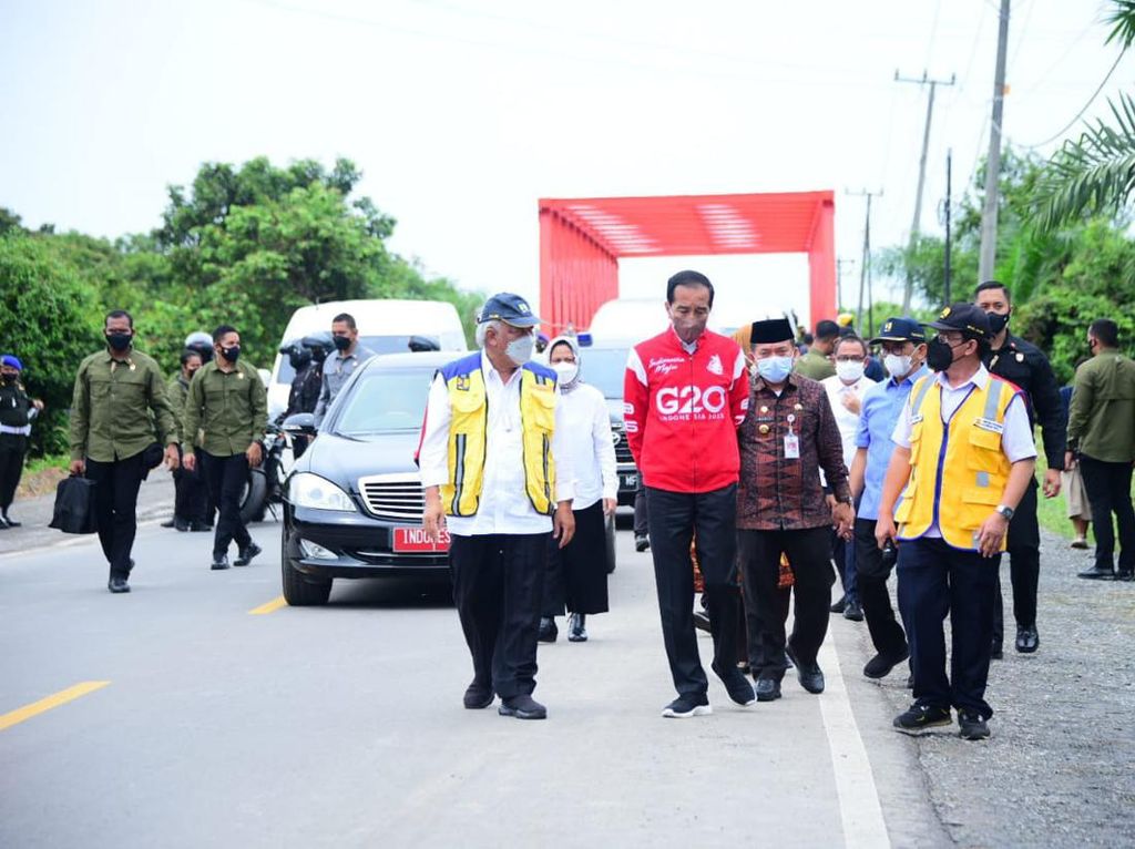 Blusukan ke Jambi, Jokowi Cek Jalan Nasional Batanghari II-Zona Lima