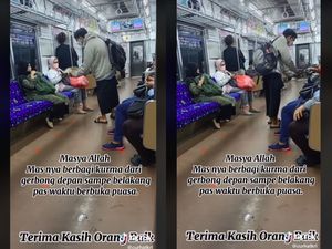 Masya Allah! Pria Ini Bagikan Kurma untuk Penumpang KRL Buka Puasa Masya Allah! Pria Ini Bagikan Kurma untuk Penumpang KRL Buka Puasa