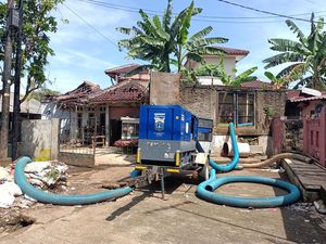 Saat Hujan Lebat, Pondok Bambu Duren Sawit Masih Banjir Meski Tak Lama Saat Hujan Lebat, Pondok Bambu Duren Sawit Masih Banjir Meski Tak Lama