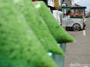 Bulan Ramadan, Pedagang Es Cendol di Bandung Raup Untung Bulan Ramadan, Pedagang Es Cendol di Bandung Raup Untung
