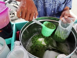 Cerita Pedagang Es Cendol Elizabeth Raup Cuan di Bulan Ramadan
