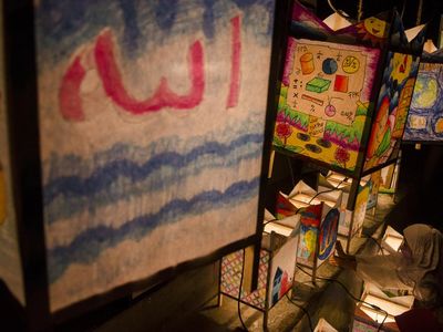 Semarak Pawai Cahaya Damar Kurung di Bandung