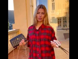 Chanel Tolak Menjual Barang ke Rusia, Selebriti Rusia Gunting Tas Branded-nya