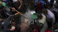 Semangkuk Sup Hangat untuk Berbuka dari Gang Sempit di Palestina