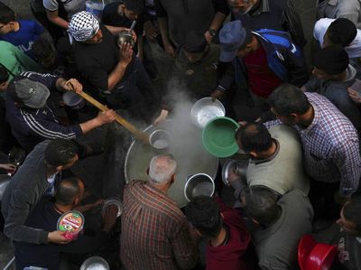 Semangkuk Sup Hangat untuk Berbuka dari Gang Sempit di Palestina