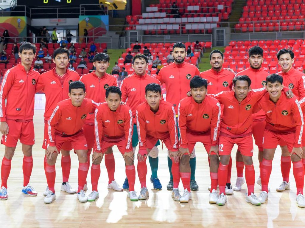 Pemain Timnas Futsal Putra Indonesia Dapat Hadiah Motor Vespa