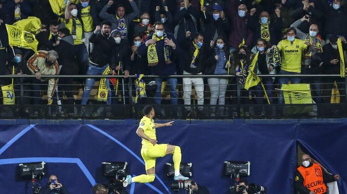 Villarreal's Arnaut Danjuma celebrates after scoring the opening goal during a Champions League quarter-final, first leg soccer match between Villarreal and Bayern Munich at the Ceramica stadium in Villarreal, Spain, Wednesday, April 6, 2022. (AP Photo/Alberto Saiz)