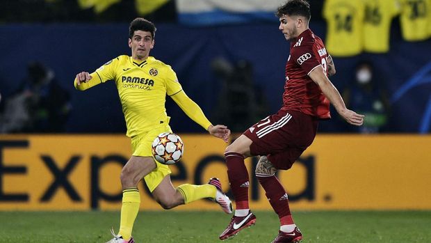 Soccer Football - Champions League -  Quarter Final - First Leg - Villarreal v Bayern Munich - Estadio de la Ceramica, Villarreal, Spain - April 6, 2022 Bayern Munich's Lucas Hernandez in action with Villarreal's Gerard Moreno REUTERS/Pablo Morano