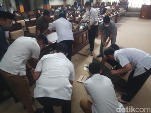 Viral Anggota DPRD Kuningan Gulingkan Meja, Ini Kata Pakar Unpad Viral Anggota DPRD Kuningan Gulingkan Meja, Ini Kata Pakar Unpad