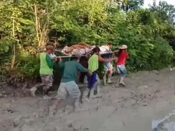 Kronologi Warga Pikul Jenazah Lewat Jalan Berlumpur Sejauh 8 Km di Jombang