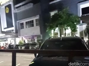 Warga Surabaya Ditemukan Tak Bernyawa Dalam Mobil di Parkiran RSUD Soegiri