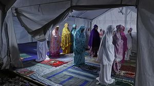 Kesederhanaan Ramadan di Pengungsian Erupsi Semeru