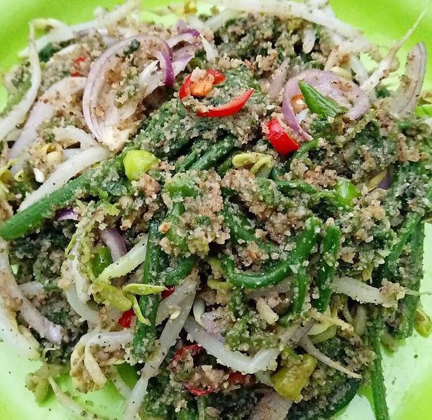 Anyang pakis sejenis urap yang menggunakan daun pakis sebagai bahan dasar