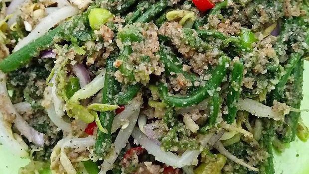 Anyang pakis sejenis urap yang menggunakan daun pakis sebagai bahan dasar