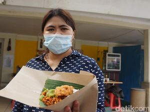 Ramadan, Warung di Bandung Bagikan Ratusan Nasi Bungkus Gratis