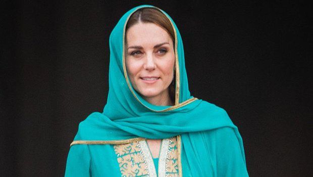 Bikin Adem, 7 Artis Hollywood Pernah Tampil Pakai Hijab