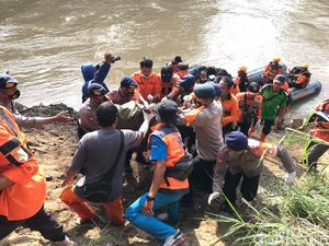 Bocah Ngawi Jatuh ke Sungai Saat Ngabuburit Ditemukan Meninggal
