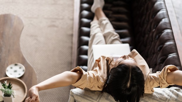 Cara meningkatkan kualitas tidur dan mengatasi insomnia bagi perempuan usia 40-an/freepik/benzoix Melakukan rutinitas menenangkan sebelum tidur untuk bantu meningkatkan kualitasnya.