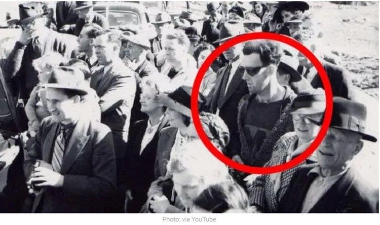 Deretan Potret yang Dianggap Bukti Adanya Mesin Waktu