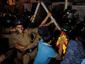 Dilanda Krisis, Bentrokan Terjadi di Dekat Rumah PM Sri Lanka