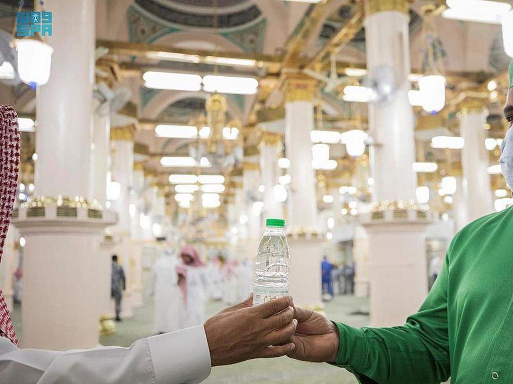 Lebih Setengah Juta Liter Air Zamzam Disiapkan untuk Ramadan