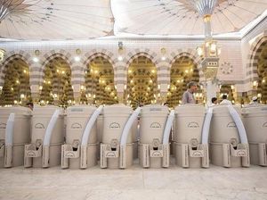 Khasiat dan Bacaan Doa Lengkap Minum Air Zamzam Khasiat dan Bacaan Doa Lengkap Minum Air Zamzam