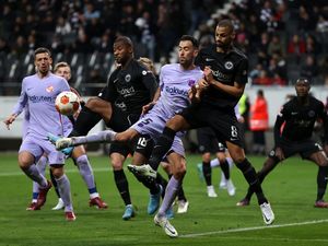 Barcelona Ditahan Imbang 10 Pemain Frankfurt Barcelona Ditahan Imbang 10 Pemain Frankfurt