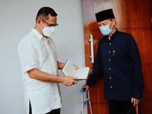 Eka Hospital Bersama Buya Syafii Maarif Wakafkan Ribuan Al-Quran