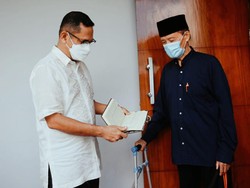 Eka Hospital Bersama Buya Syafii Maarif Wakafkan Ribuan Al-Quran