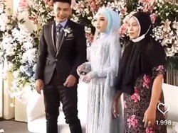 Bukan Pakai Kebaya atau Gamis, Emak-emak Viral Pakai Daster di Acara Nikahan