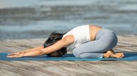 Gerakan Yoga Simpel Buat Perempuan Sibuk Usia 30-an & 40-an, Cocok Bagi ...