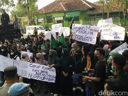 Mahasiswa Pamekasan Demo Tolak Kenaikan BBM dan Wacana Presiden 3 Periode