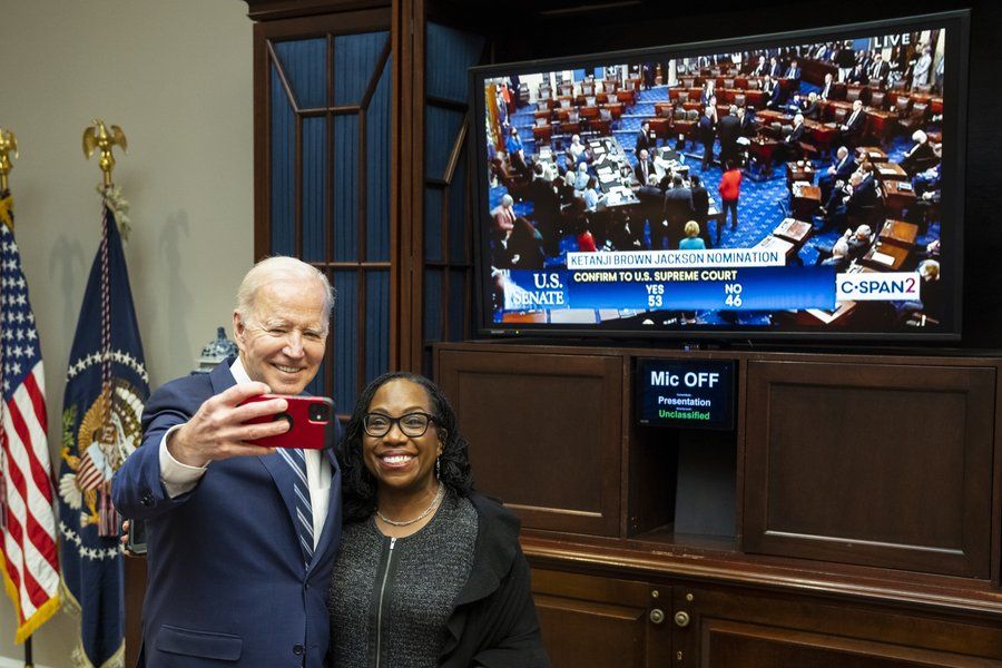 Joe Biden dan Kentaji Brown Jackson