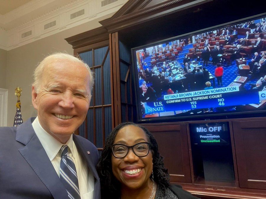 Joe Biden dan Kentaji Brown Jackson