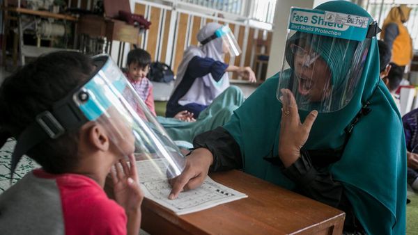 Kala Siswa Tuna Rungu Perdalam Ilmu di Pesantren Kilat