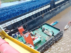 Kapal Ponton Bawa 1.600 Ton Konpeyor Tabrak Badan Jembatan Martadipura Kukar