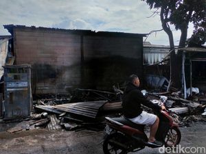 Pom Mini Terbakar di Gedebage Hanguskan 3 Sepeda Motor Pom Mini Terbakar di Gedebage Hanguskan 3 Sepeda Motor