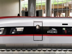 Perdana! Rangkaian Kereta Cepat JKT-BDG Dikirim dari China Besok