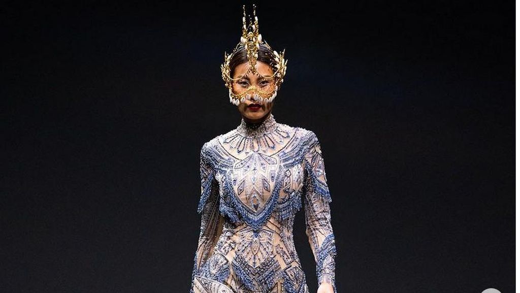 Foto: Koleksi Hian Tjen di Arab Fashion Week 2022, Paula Verhoeven Comeback Foto: Koleksi Hian Tjen di Arab Fashion Week 2022, Paula Verhoeven Comeback