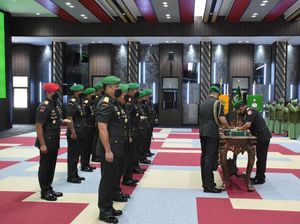 KSAD Pimpin Sertijab, Mayjen Widi Pangdam IV/Dip-Brigjen Iwan Danjen Kopassus KSAD Pimpin Sertijab, Mayjen Widi Pangdam IV/Dip-Brigjen Iwan Danjen Kopassus