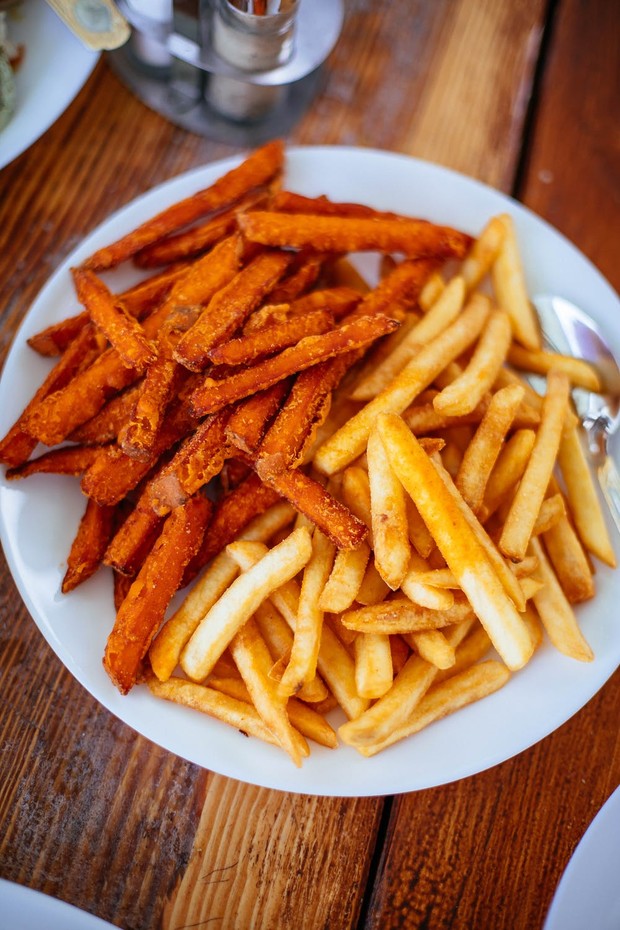 Kurangi makanan gorengan saat puasa.