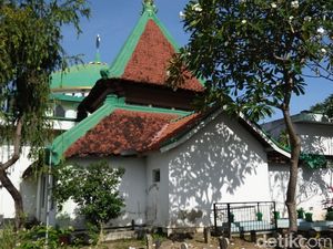 Melihat Masjid Tiban Peninggalan Syekh Maulana Ishaq Berusia Ratusan Tahun